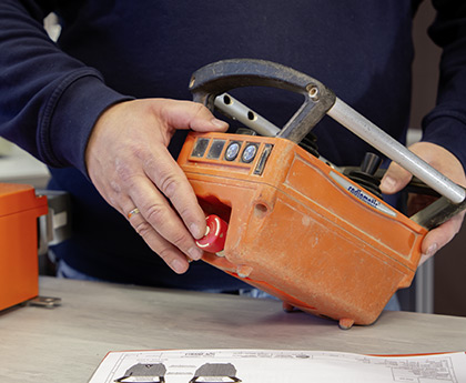 Zyklische Prüfung von Funksystemen in unserem Servicezentrum Zyklische Prüfung von Funksystemen in unserem Servicezentrum